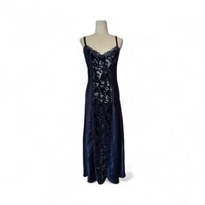 Marilyn Monroe by Warner’s Women’s Slip Dress with Lace in Navy Blue Size M